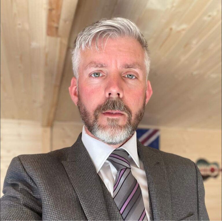 Read more about the article Paedophile Stuart Moreland, age 43 back on social media.